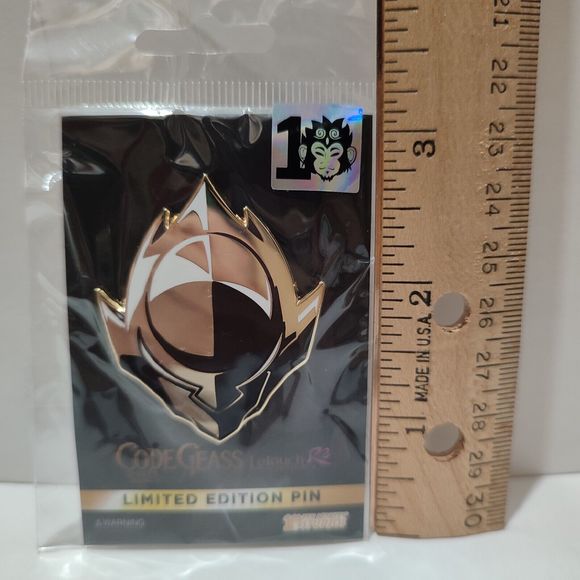 Code Geass Zeros Helmet Mask Lelouch Enamel Pin Official Anime Collectible - Picture 3 of 3